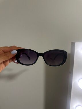 LV Classic Black Oval Women’s Sunglasses - UV Protection